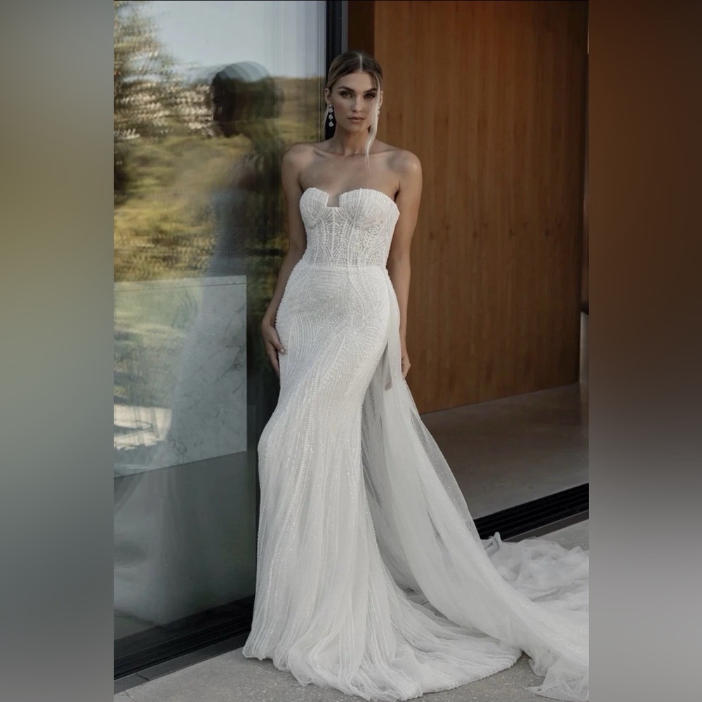 La Premiere Bridal Ines Wedding Gown Size 6 - Picture 4 of 6